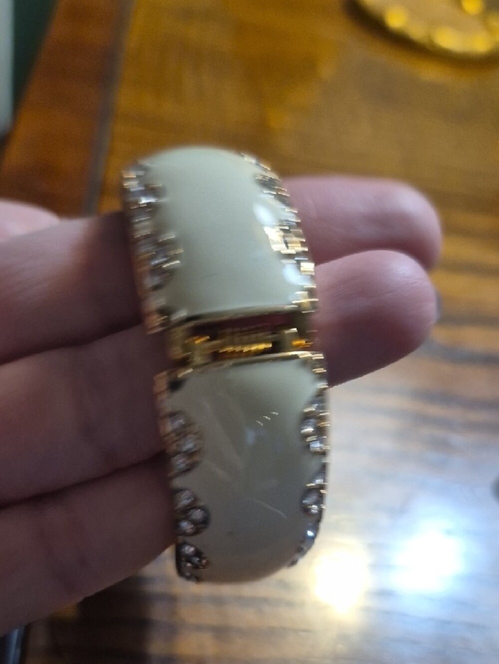 Stella and Dot SLOAN Enamel Rhinestone Bangle Hinged Bracelet Cream Gold Tone - Picture 6 of 8